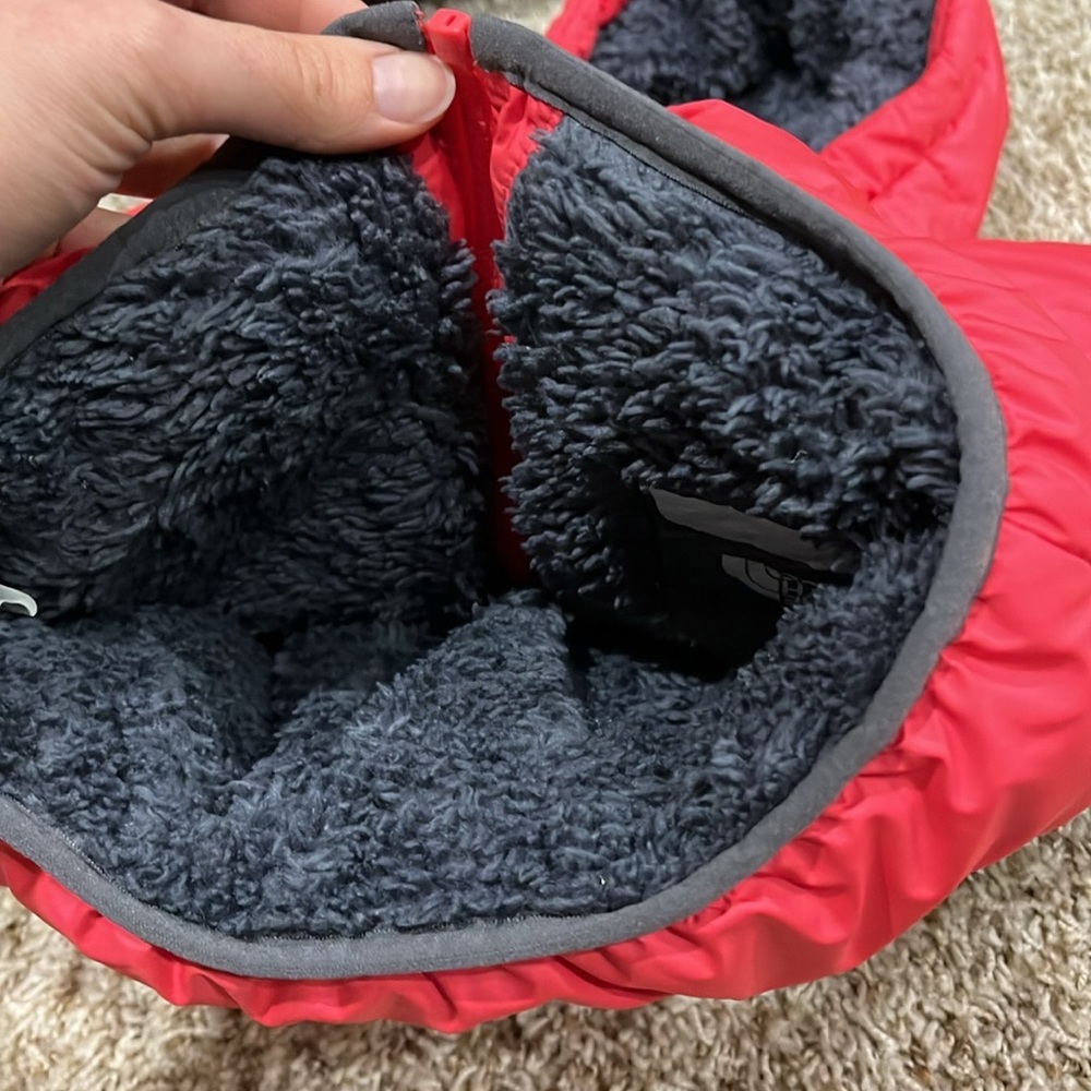 North Face Puffer Jacket - Picture 6 of 7